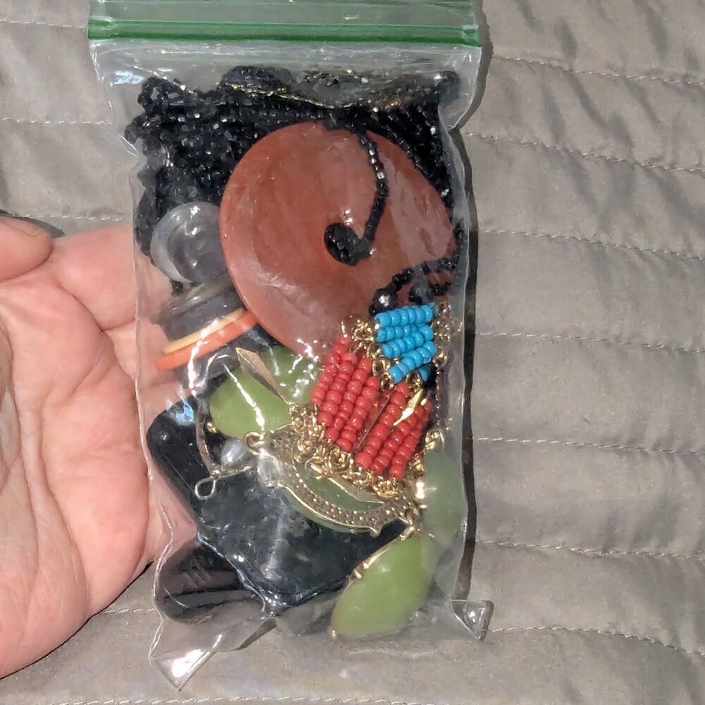 KF $3 with Bundle ~ Jewelry Findings Grab Bag 471 - Picture 1 of 8